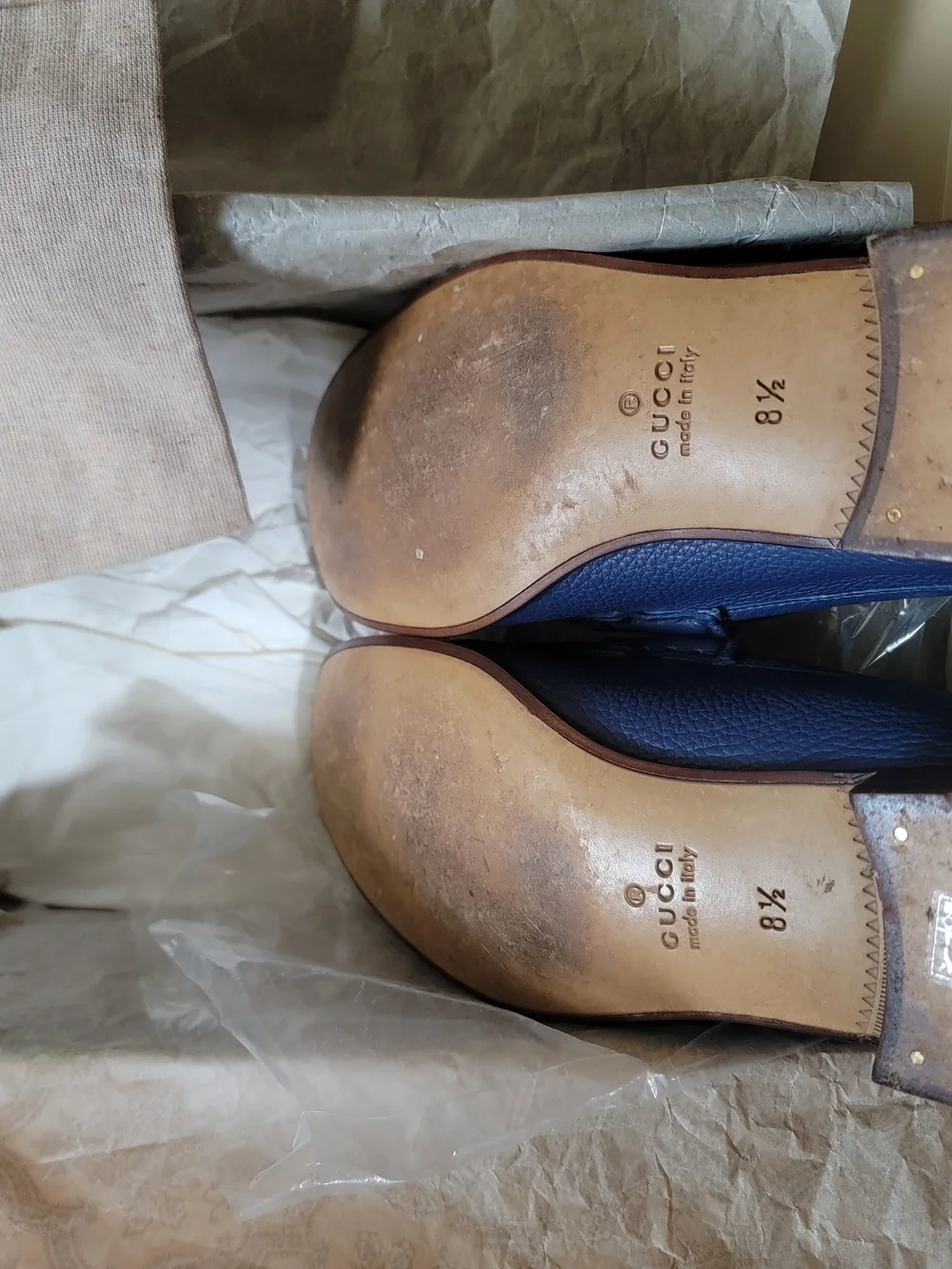 Gucci Men’s Blue Leather Loafers with signature detailing. Size 8.5. US 9.